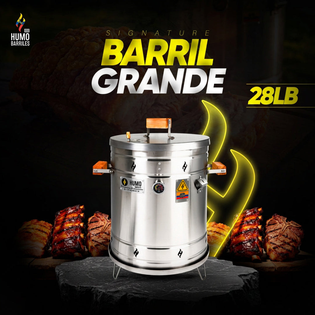 Barril asador con capacidad de 38 libras sobre una piedra, con cortes de carne asados detrás
